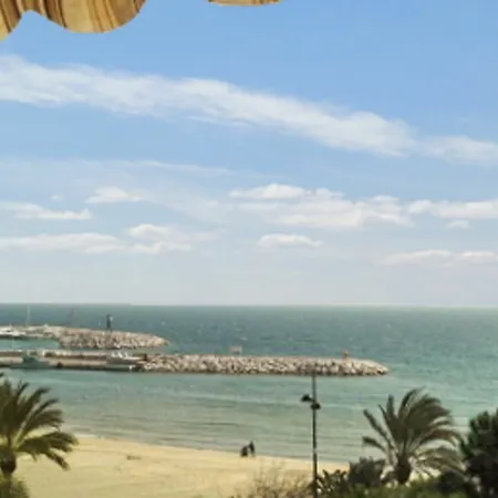 Bright, 1-bedroom With Sea Views And Balcony 50m From The Be * Le Lavandou