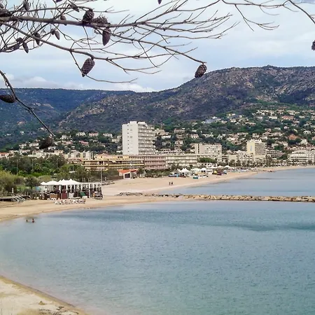 Bright, 1-bedroom With Sea Views And Balcony 50m From The Be * Le Lavandou